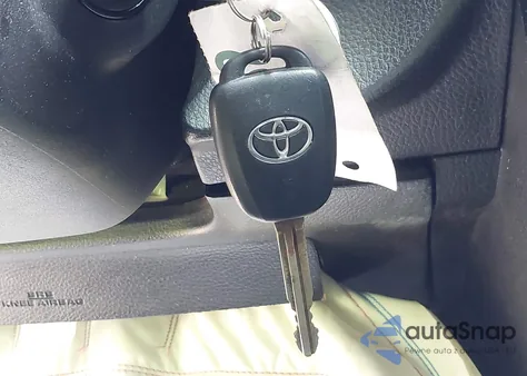 2018 Toyota Corolla Se z USA, uszkodzony, nr VIN 2T1BURHE7JC104929